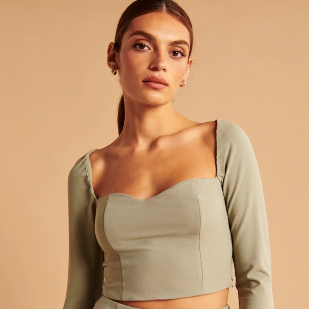 Abercrombie cropped blouse